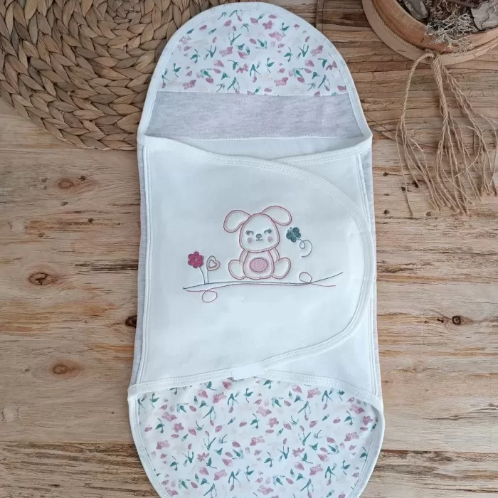 Yenidoğan Tavşan Show Nakışlı Çıt Çıt Kapamalı Bebek Kundak Ekru