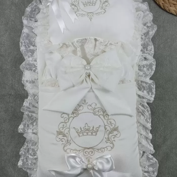 Yenidoğan Antalya Taç Nakışlı Kundaklı Trilüks Unisex 3lü Alt Açma Seti