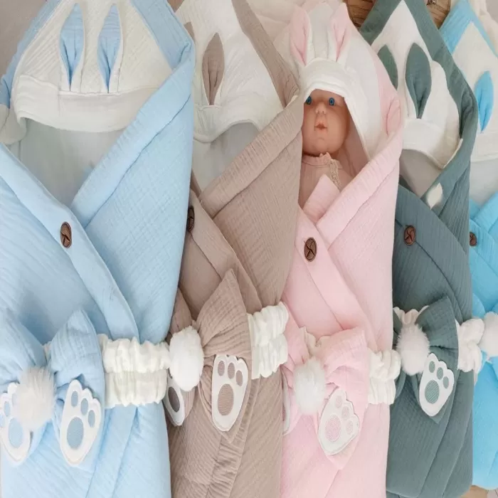 Yenidoğan 4 Kat Müslin Kumaş Kulaklı Patili Fiyonk Bebek Battaniyesi Kundak