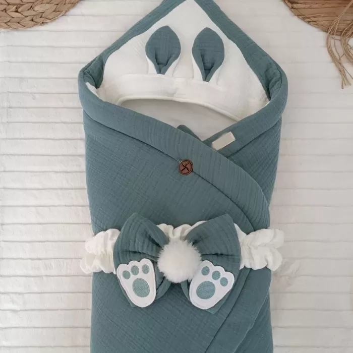 Yenidoğan 4 Kat Müslin Kumaş Kulaklı Patili Fiyonk Bebek Battaniyesi Kundak
