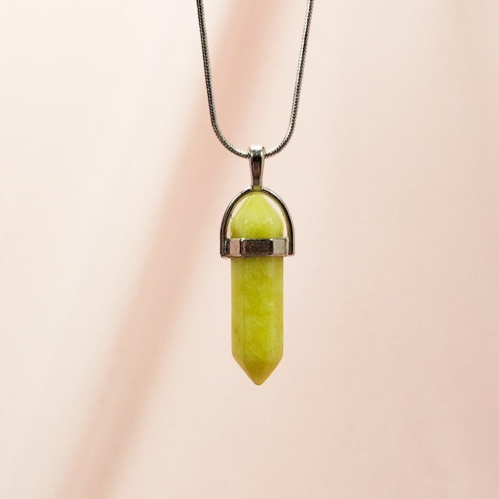 Peridot Doğal Taşı Zincirli El Yapımı Tasarımlı Kolye Uç: 3,5 cm Zincir: 20 cm Kutulu