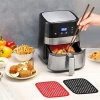 Renkli Isıya Dayanıklı Yıkanılabilir Silikon Fırın Ve Airfryer Kare Pişirme Matı 21,5 Cm (4434)