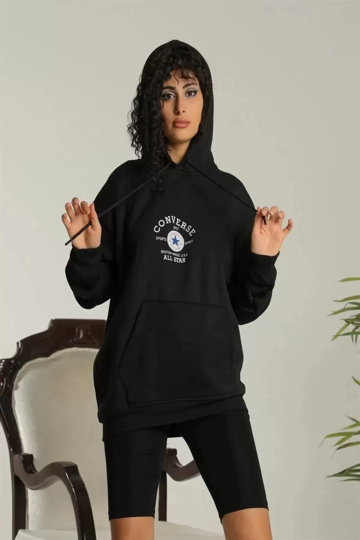 Kadın Sırt Baskılı Oversize Üç İplik Kapüşonlu Sweatshirt - Siyah