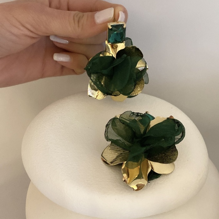 Gold Detaylı Yeşil Kare Taşlı Tül Çiçek Küpe