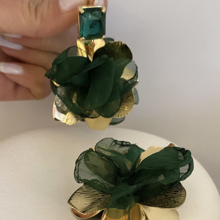 Gold Detaylı Yeşil Kare Taşlı Tül Çiçek Küpe