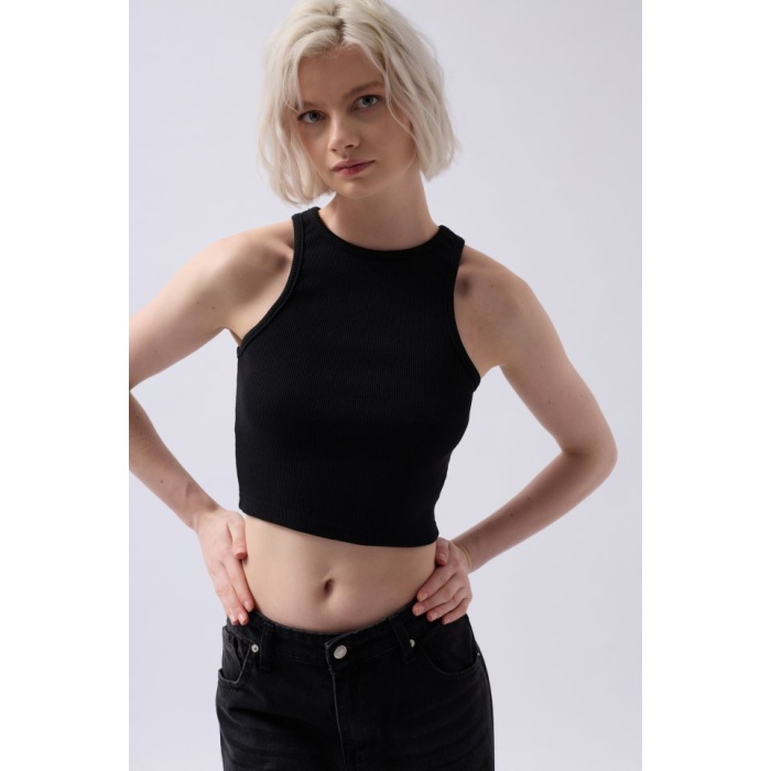 Halter Yaka Crop