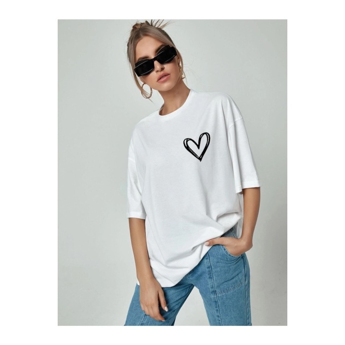 Minimal Kalp Baskılı Beyaz Oversize Tshirt