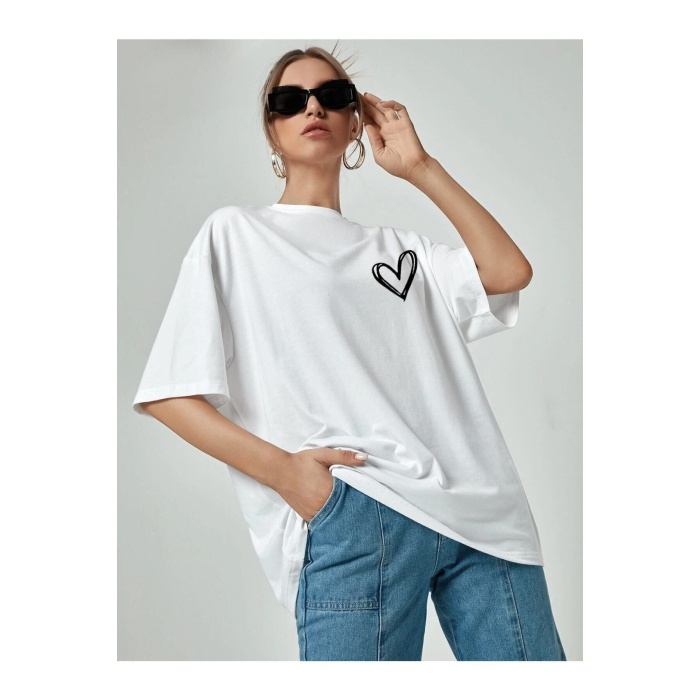 Minimal Kalp Baskılı Beyaz Oversize Tshirt