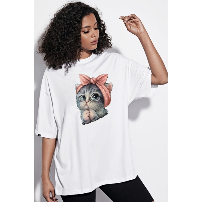 Oversize Kadın Beyaz Sevimli Minik Kedi Baskılı T-shirt