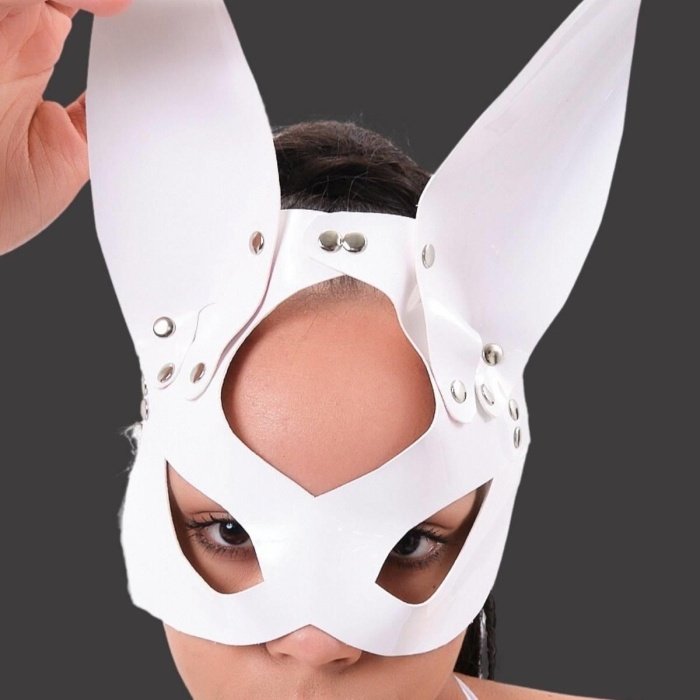 Beyaz Kulaklı Maske Takalı 800424