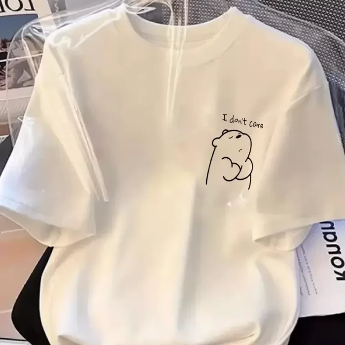 [Günlük T-Shirt] Hafif Kadın Günlük T-Shirt | Bol Kesim, Kısa Kollu, Yuvarlak Yaka, Eğlenceli Karikatür Ayı ve Umrumda Değil Baskı - Günlük Stil, İlkbahar/Yaz- Beyaz