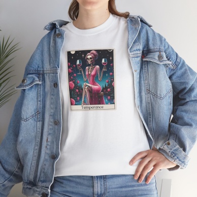 Unisex Temperance With Glasses Tarot Kart Baskılı Beyaz Basic Tshirt