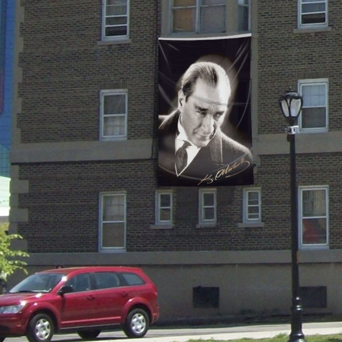 Altın İmzalı Mustafa Kemal Atatürk Dik Bakış Portre Bayrak Dış Cephe Poster ATA42