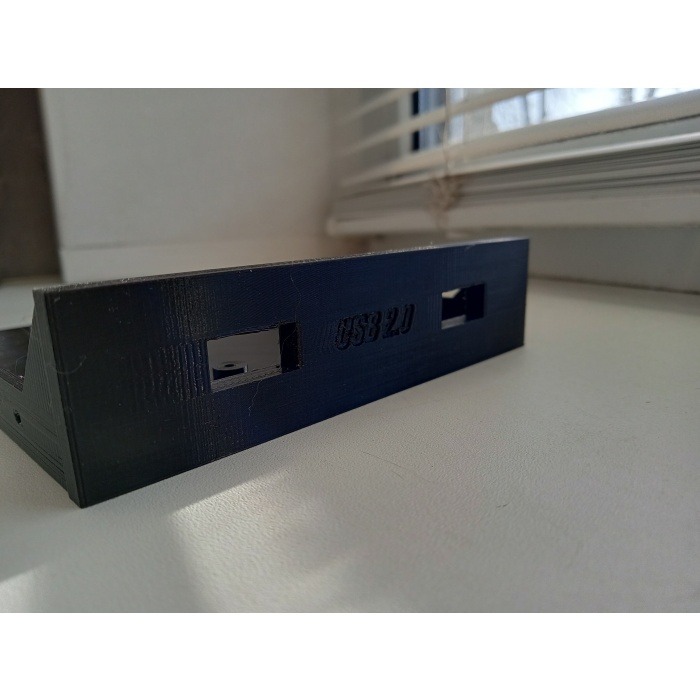 İki USB 2.0 konnektörlü ön panel 3,5 + SSD montajlı seçenek