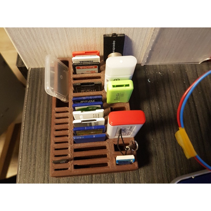 SD, microSD, USB sürücüsü için stand