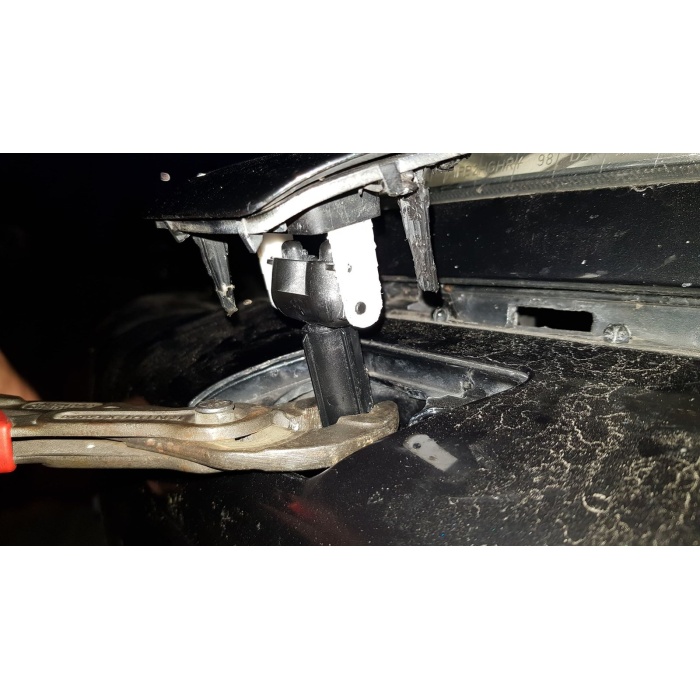 Audi A8 Xenon Spriklner Kapak montajı. T4181311