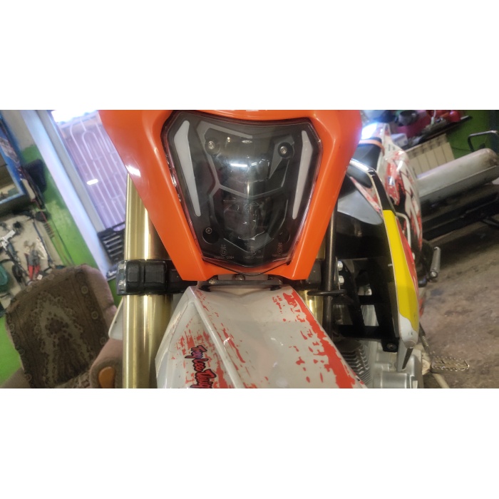 Çinli bir GR2 motosikletine Çin LED farlarını takmak için ara parçalar 3D856802