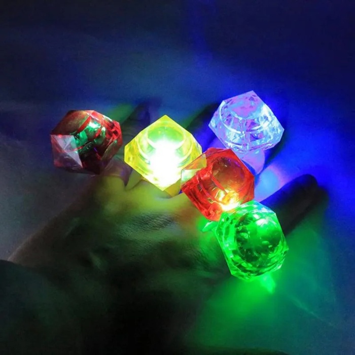 Kristal Tasarımlı Led Glow Işıklı 3 Modlu Yeşil Yüzük 3.5 x 5 cm