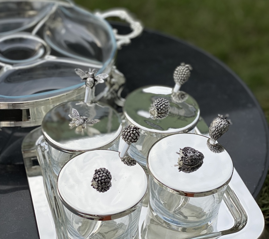 4 JAM JARS WITH TRAY