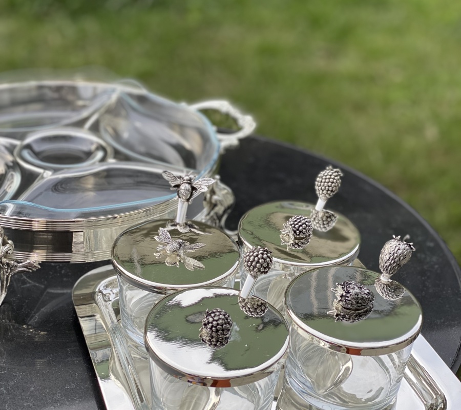 4 JAM JARS WITH TRAY