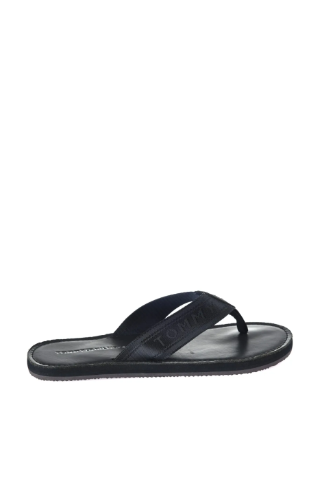 Tommy Hilfiger Jacquard TH Leather Beach Sandal – Şıklık ve Konforun Zarif Yorumu