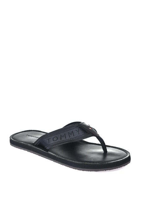 Tommy Hilfiger Jacquard TH Leather Beach Sandal – Şıklık ve Konforun Zarif Yorumu