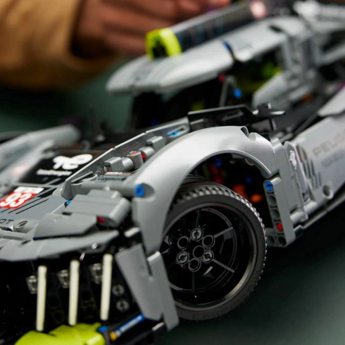 LEGO Technic PEUGEOT 9X8 24H Le Mans Hybrid Hypercar 42156