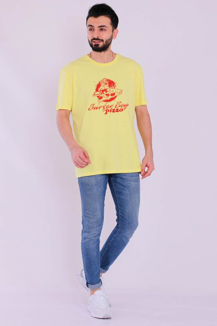 Stranger Things Surferboy Pizza Baskılı Sarı Kısakol Erkek Tshirt