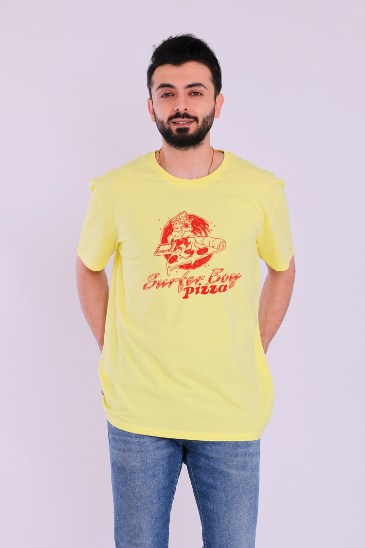 Stranger Things Surferboy Pizza Baskılı Sarı Kısakol Erkek Tshirt