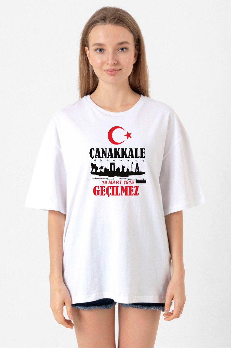 18 Mart Çanakkale Geçilmez Beyaz Kadın Oversize Tshirt