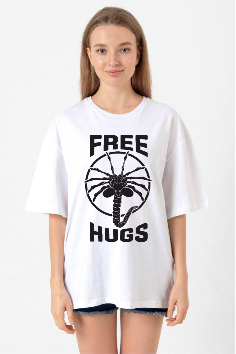 Free Facehugger Hugs Beyaz Kadın Oversize Tshirt