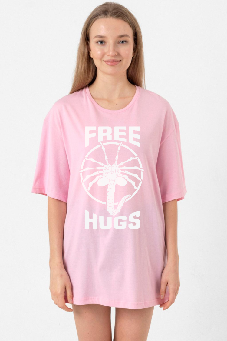 Free Facehugger Hugs Pembe Kadın Oversize Tshirt