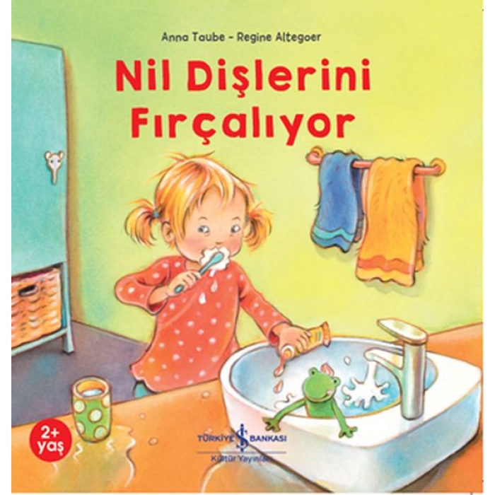 Nil Dişlerini Fırçalıyor